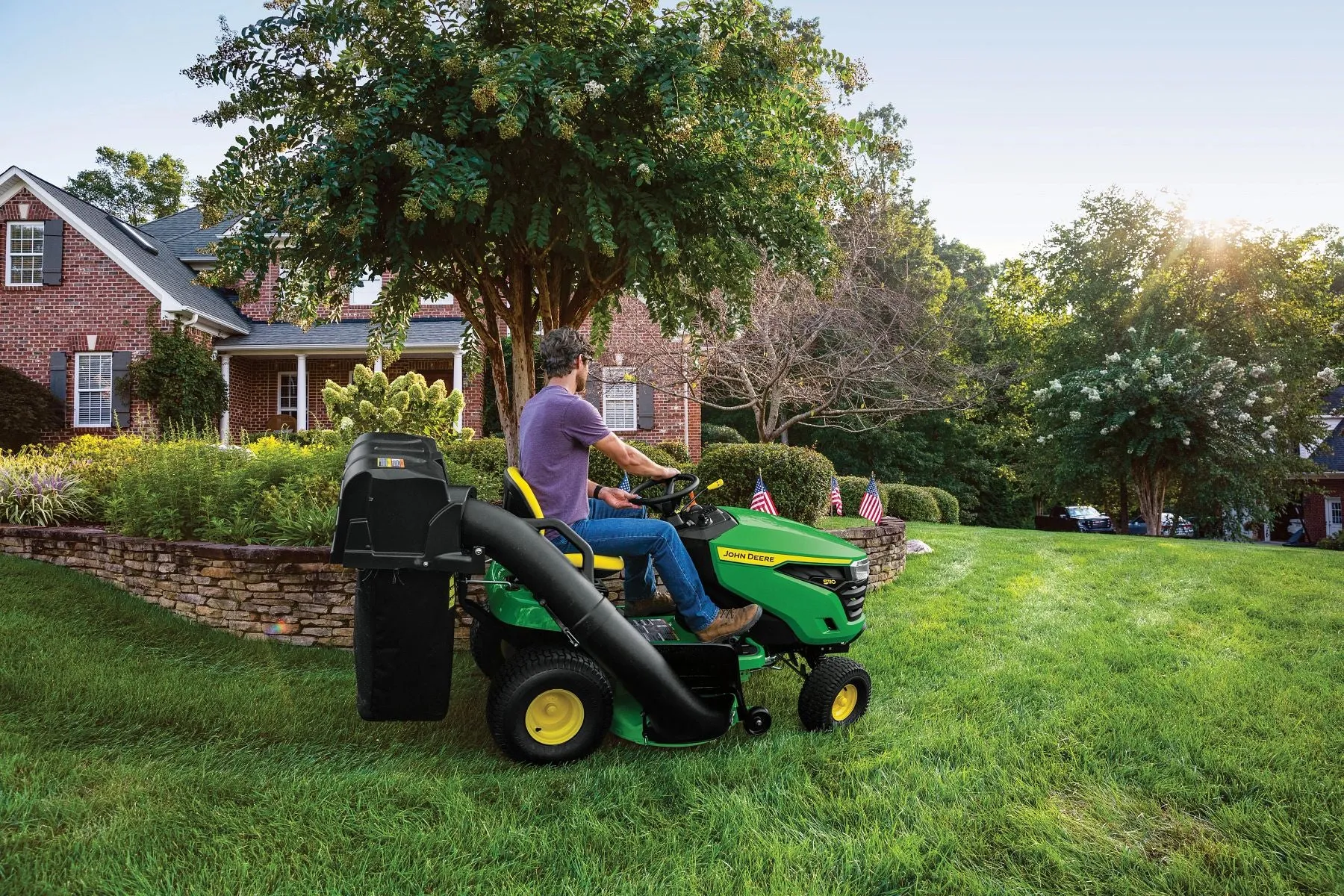 John Deere S110 19HP 42" Ride-on Mower