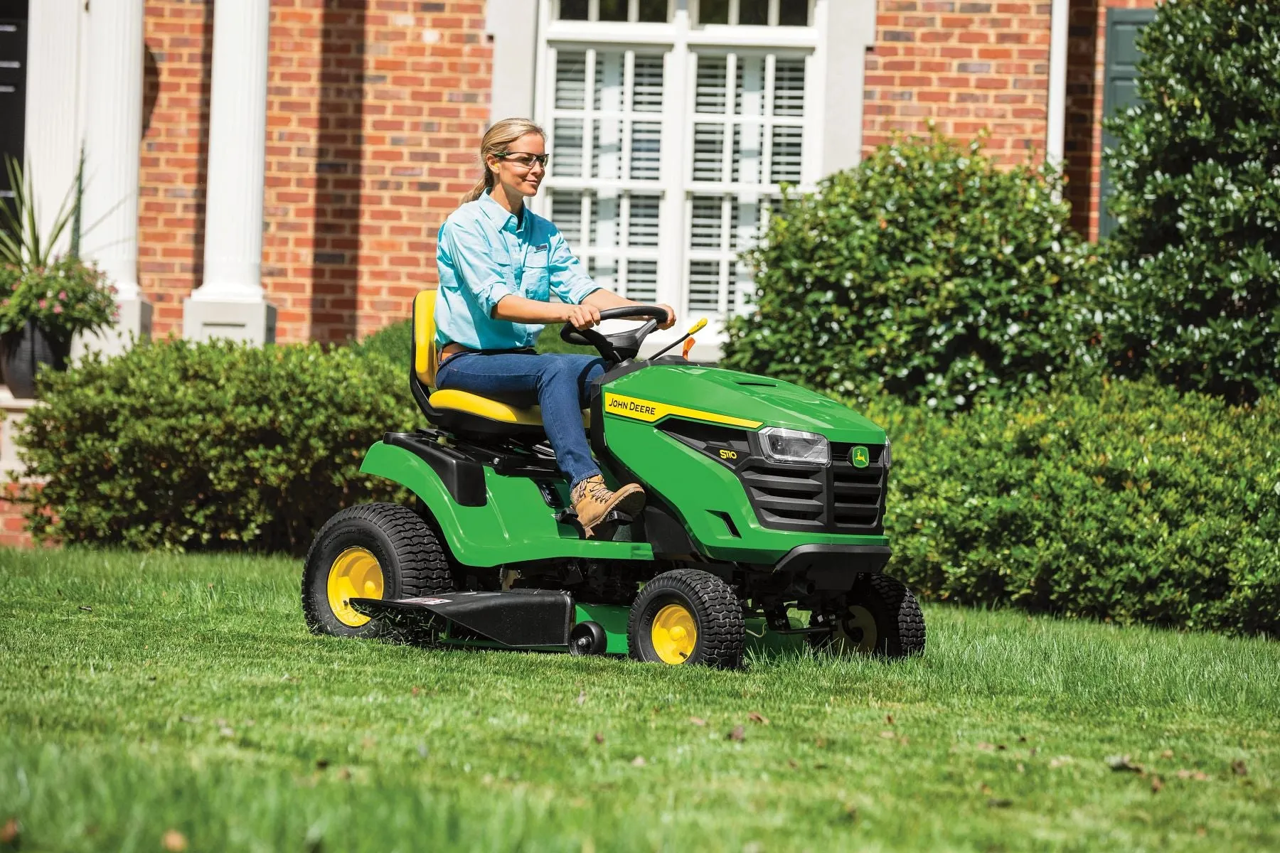 John Deere S110 19HP 42" Ride-on Mower