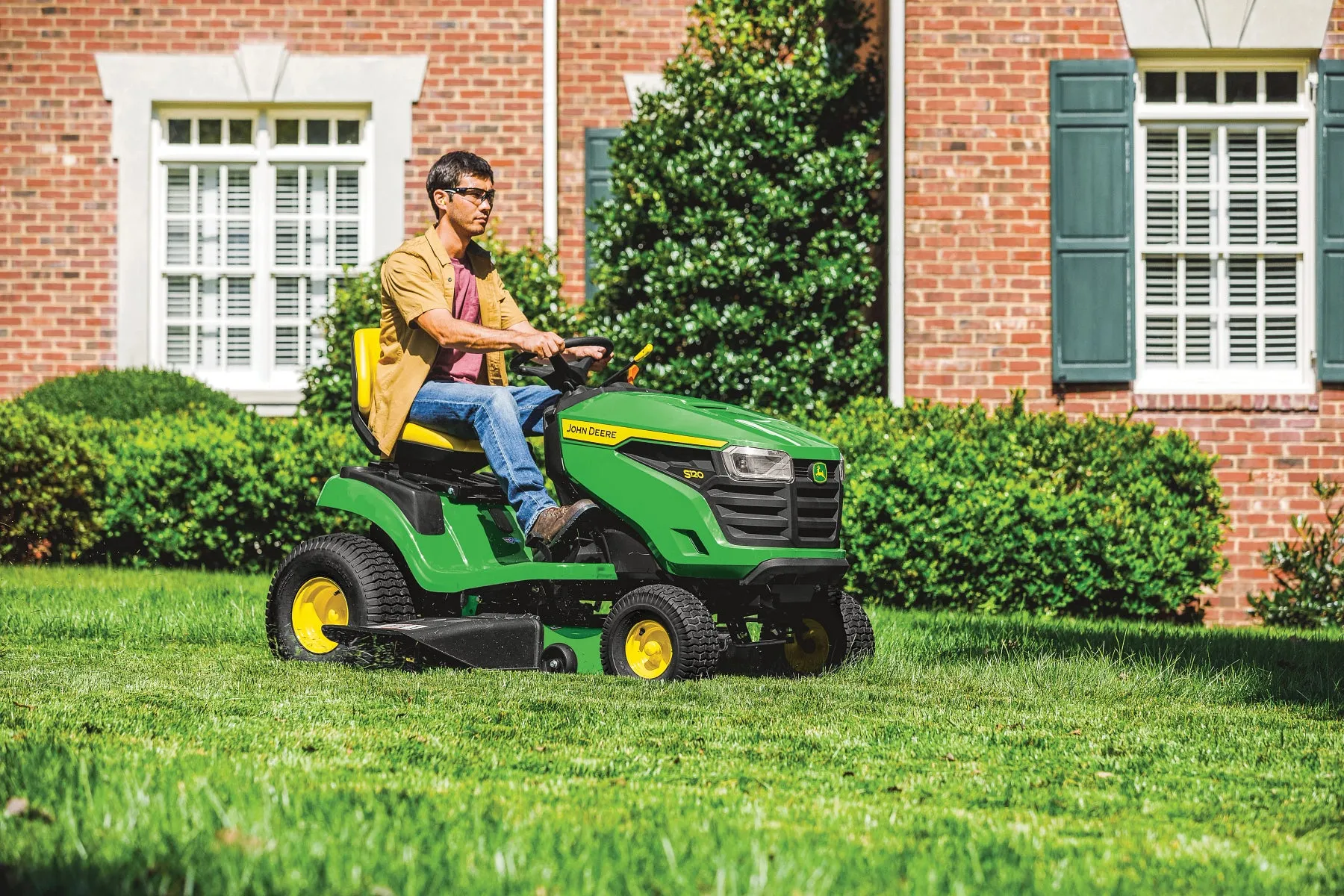 John Deere S120 22HP 42" Ride-on Mower